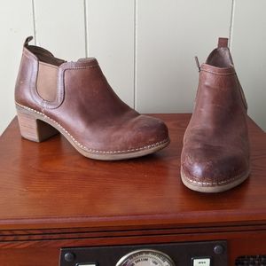 Dansko heeled ankle bootie